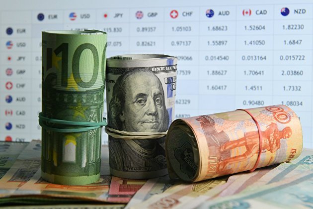 Аналитик Антонов объяснил взлет евро падением доллара после заявлений ФРС по ставкам