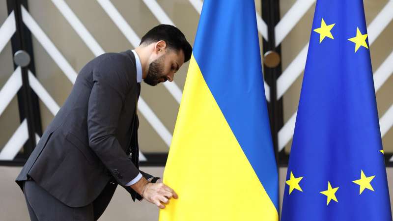 Медведчук рассказал, что Запад сделает с Украиной