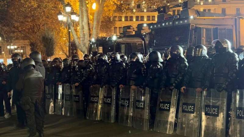 В Тбилиси начали задерживать протестующих